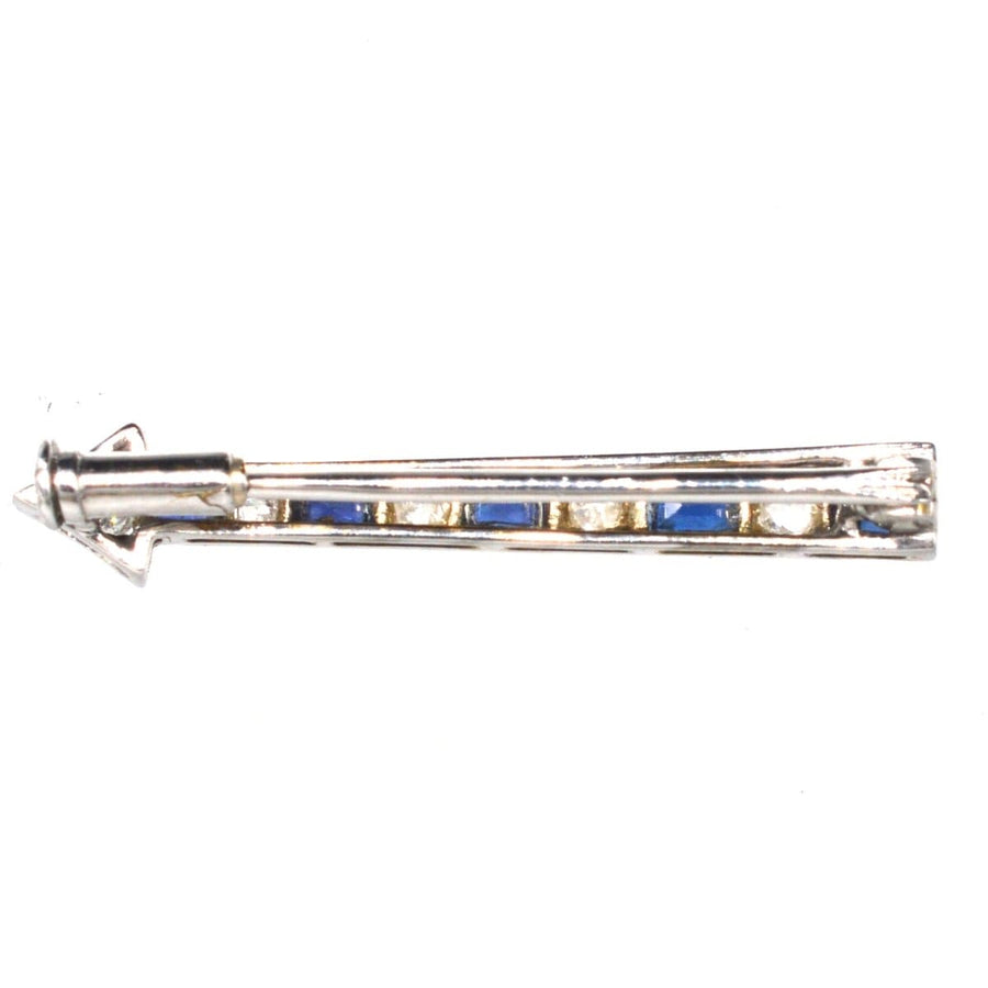 Art Deco French sapphire and diamond arrow brooch, featuring elegant gemstones, perfect for lapel decoration.
