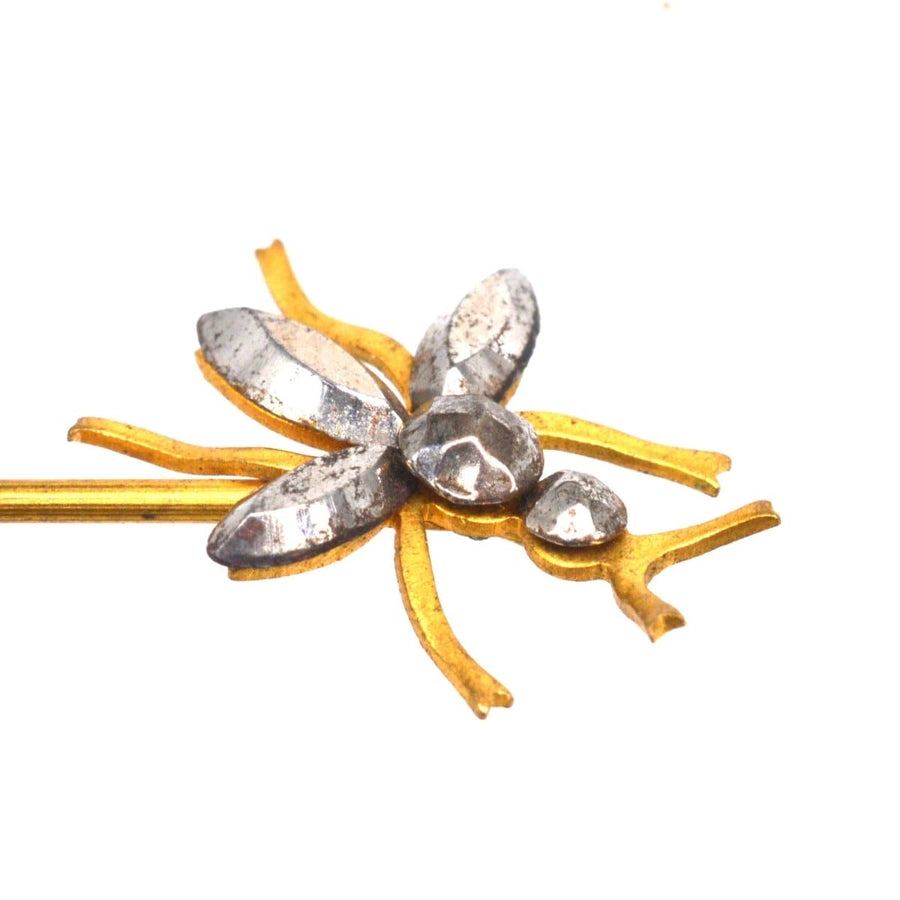 维多利亚式切割钢制昆虫领带别针采用抛光钢和金色装饰，酷似精致的昆虫图案。