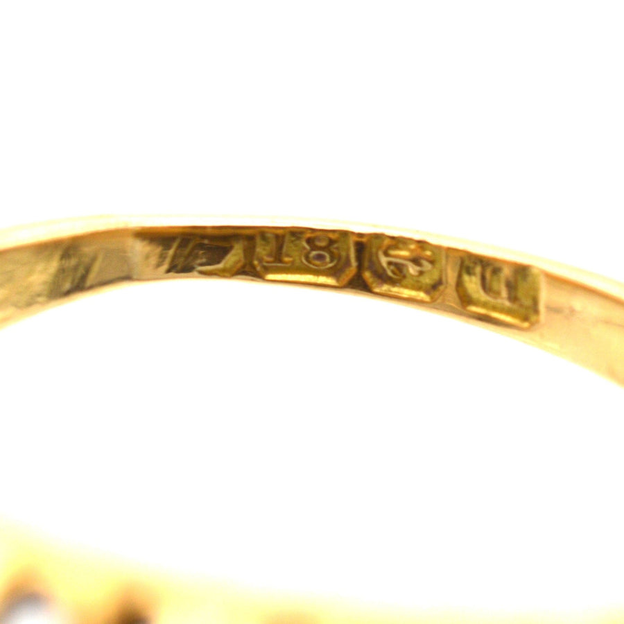装饰艺术风格 18K 金戒指的印记细节，展示了 1919 年伯明翰出品的真品和工艺。
