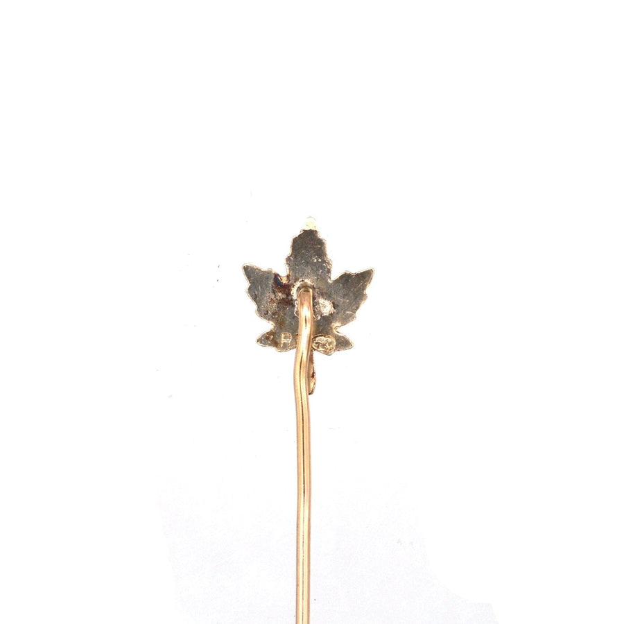 装饰艺术风格的滚金板枫叶领带别针，象征加拿大，据说可以驱邪。