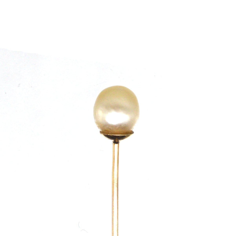 爱德华时代的 18K 金领带夹，饰有一颗天然海水珍珠，制作于 20 世纪初。