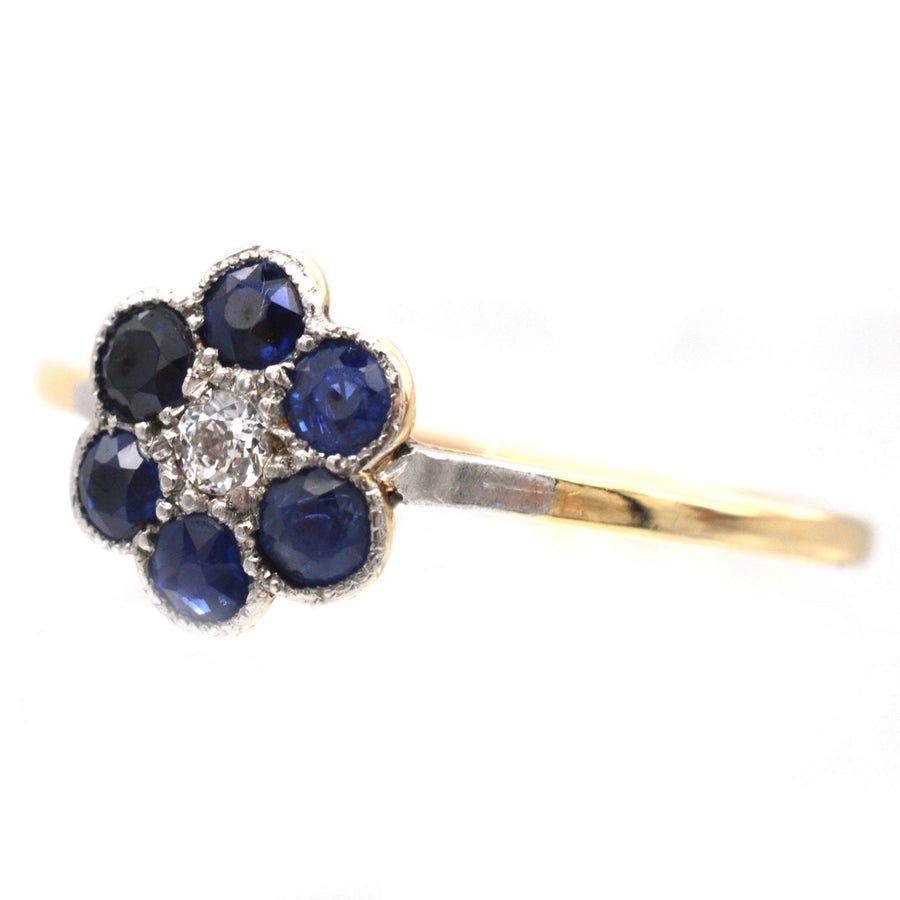 爱德华时代 18K 金和铂金花簇戒指，镶蓝宝石和钻石，约 1910 年订婚戒指。