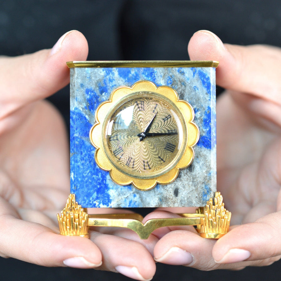 de Brysal 的 18K 金青金石壁炉钟，展示了 20 世纪 60 年代末的复古工艺。