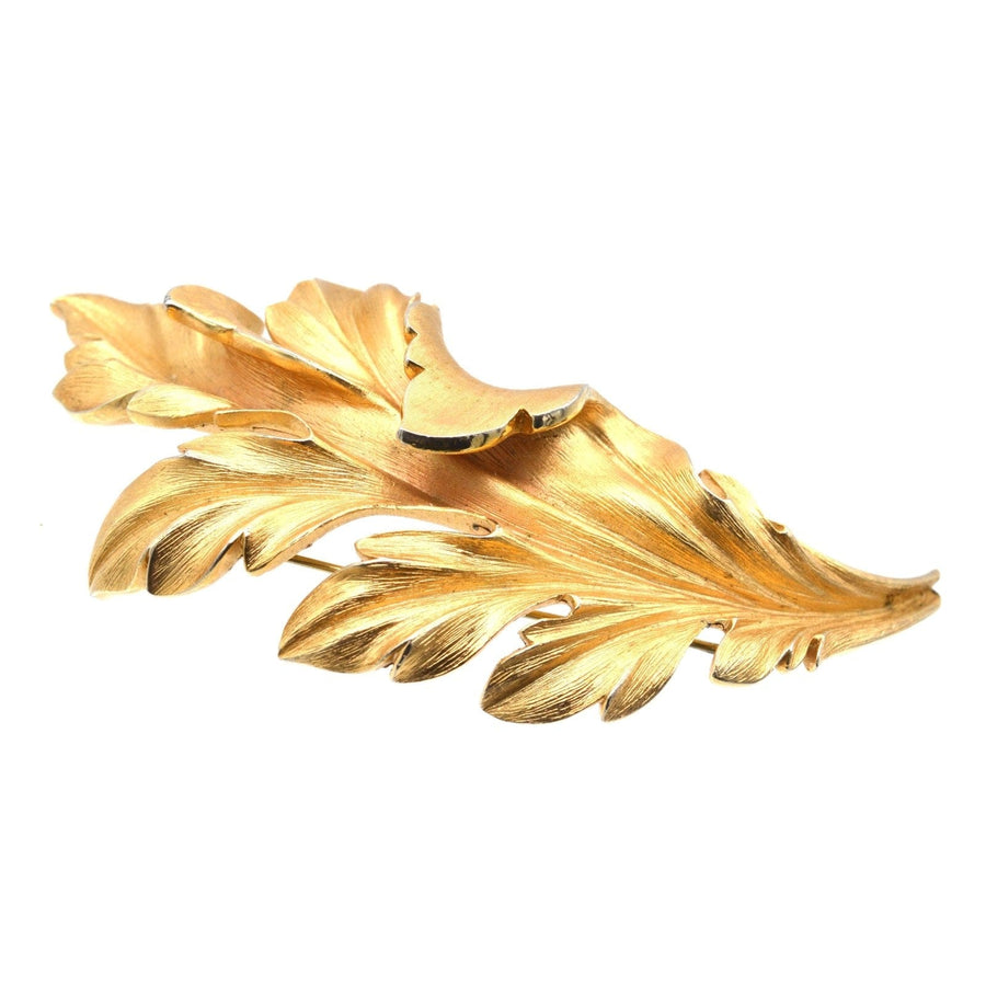 中世纪 Trifari 大型镀金金属叶形胸针，是一件引人注目的首饰。